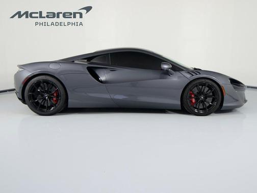 2023 McLaren Artura TechLux