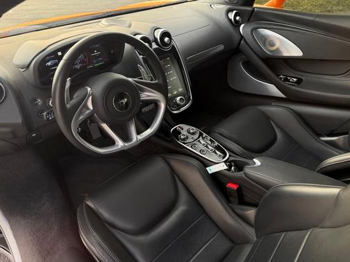 2023 McLaren GT Base