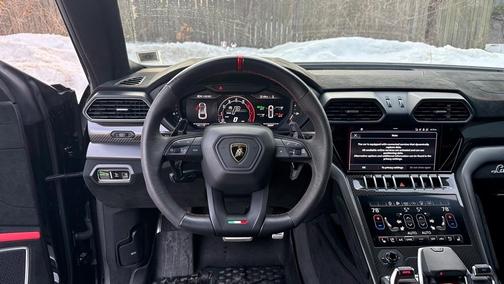 2023 Lamborghini Urus Performante