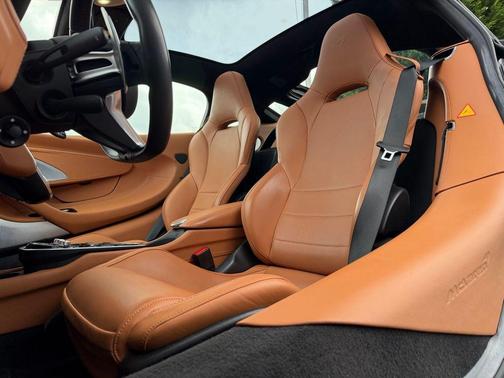 2023 McLaren GT Base