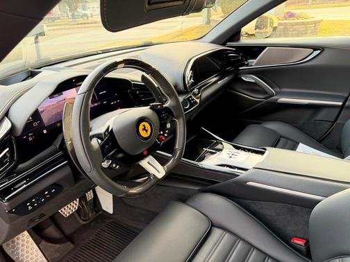 2025 Ferrari Purosangue Base