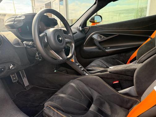 2025 McLaren 750S Base