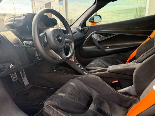 2025 McLaren 750S Base