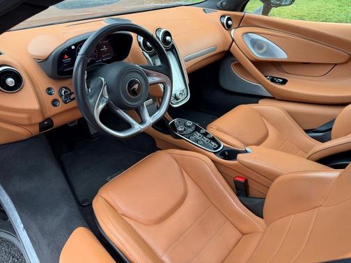 2023 McLaren GT Base