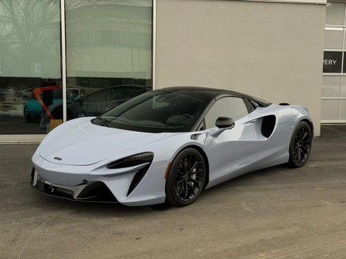 2025 McLaren Artura Base