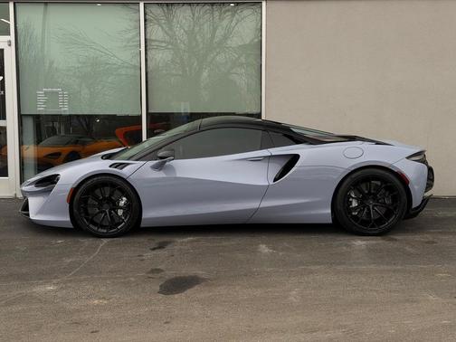 2025 McLaren Artura Base