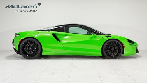 2025 McLaren Artura Performance