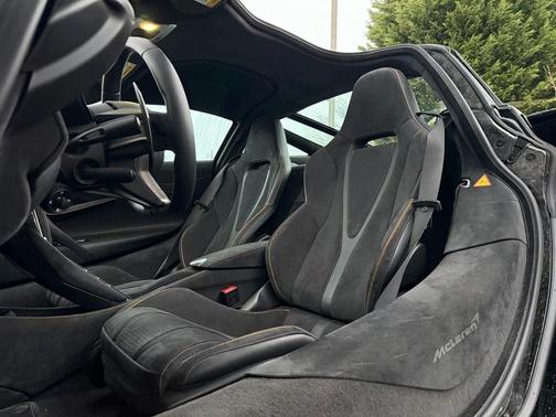 2025 McLaren 750S Base