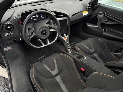 2025 McLaren 750S Base