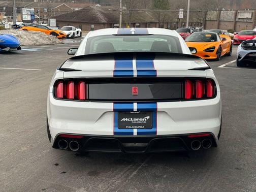 2017 Ford Shelby GT350 Base
