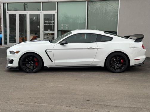 2017 Ford Shelby GT350 Base