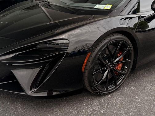 Onyx Black 2023 McLaren Artura Performance