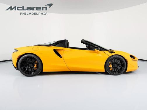 2025 McLaren Artura Performance