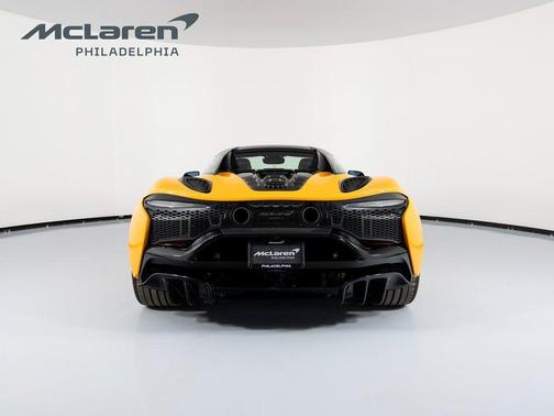 2025 McLaren Artura Performance