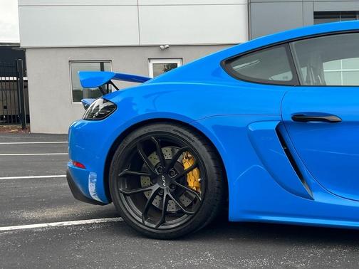 2022 Porsche 718 Cayman GT4