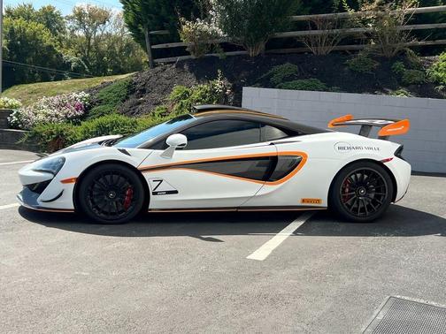 2020 McLaren 620R 