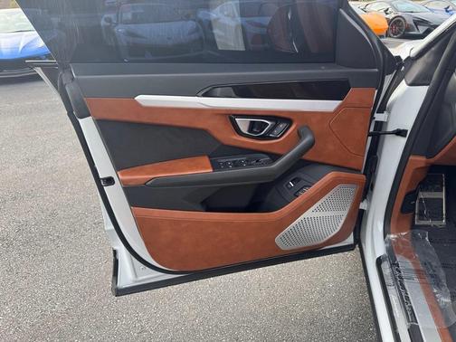 2019 Lamborghini Urus Base