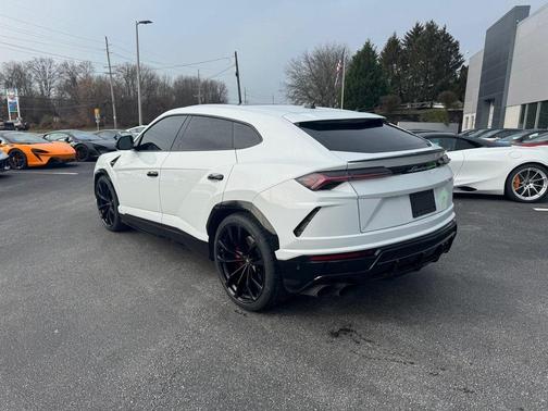 2019 Lamborghini Urus Base