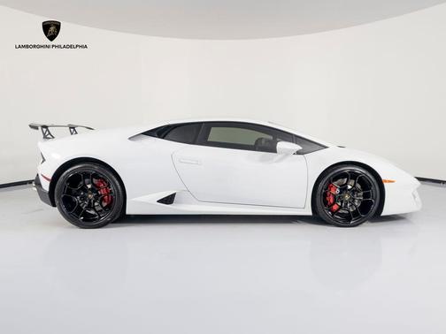Bianco Icarus Metallic 2017 Lamborghini Huracan LP580-2
