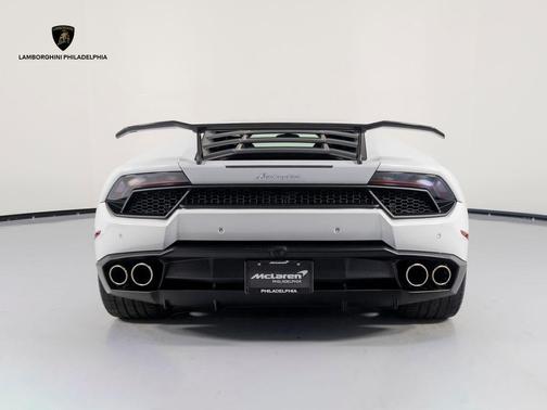 Bianco Icarus Metallic 2017 Lamborghini Huracan LP580-2