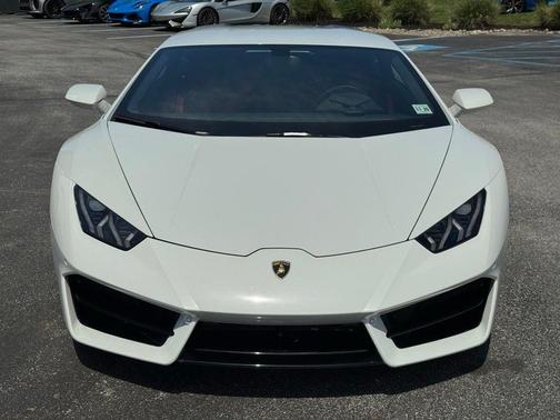 Bianco Icarus Metallic 2017 Lamborghini Huracan LP580-2