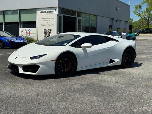 Bianco Icarus Metallic 2017 Lamborghini Huracan LP580-2