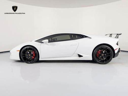Bianco Icarus Metallic 2017 Lamborghini Huracan LP580-2