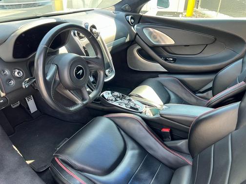 2022 McLaren GT Base