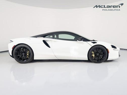 2025 McLaren Artura Performance