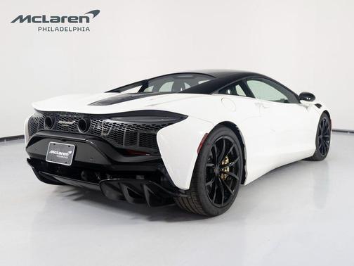2025 McLaren Artura Performance