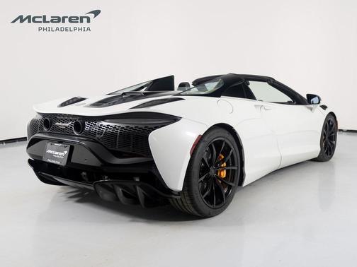 2025 McLaren Artura Performance