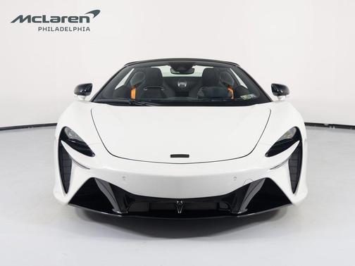 2025 McLaren Artura Performance