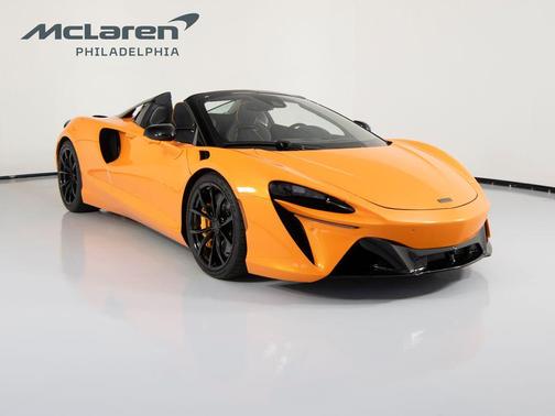 Ventura Orange 2025 McLaren Artura Performance