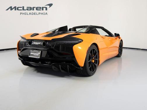 Ventura Orange 2025 McLaren Artura Performance