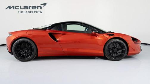 2025 McLaren Artura Performance