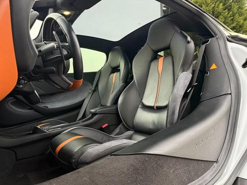 2017 McLaren 570GT Base