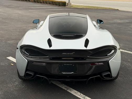 2017 McLaren 570GT Base
