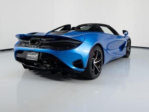 2026 McLaren 750S Base