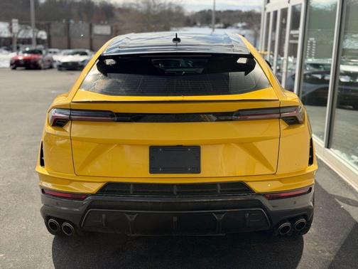 2023 Lamborghini Urus Performante
