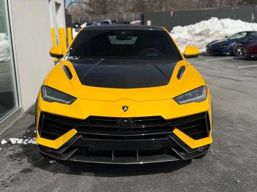 2023 Lamborghini Urus Performante