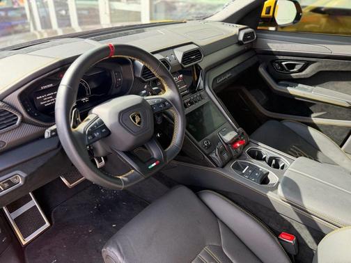 2023 Lamborghini Urus Performante