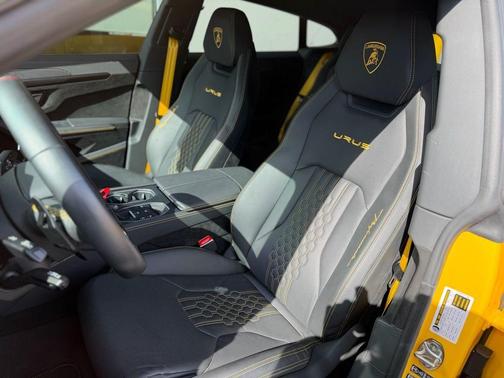 2023 Lamborghini Urus Performante