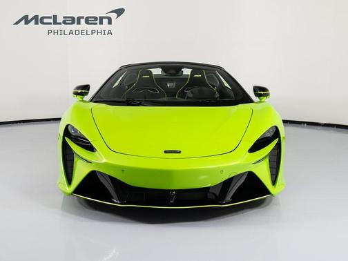 2025 McLaren Artura TECHNOLOGY