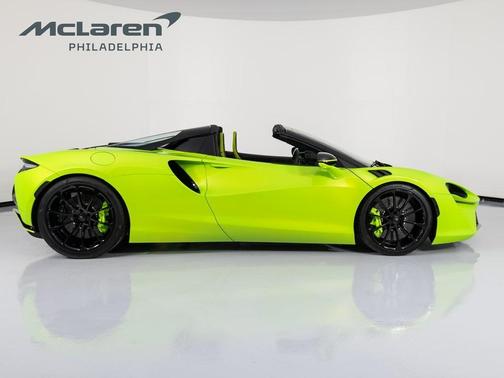 2025 McLaren Artura TECHNOLOGY