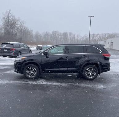 2017 Toyota Highlander LE