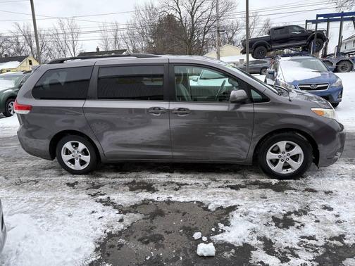 2012 Toyota Sienna LE