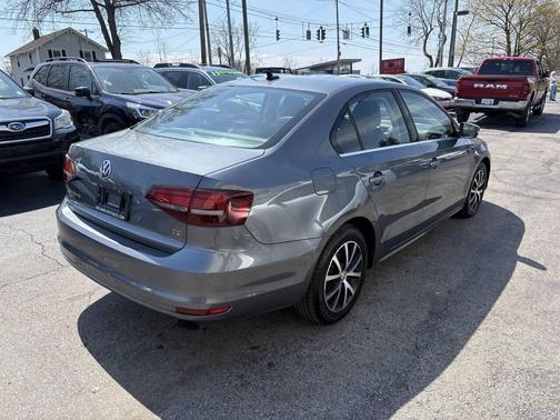 Platinum Gray Metallic 2017 Volkswagen Jetta 1.4T SE
