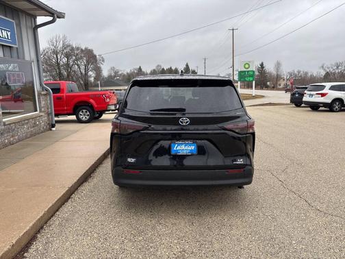 Black 2024 Toyota Sienna LE