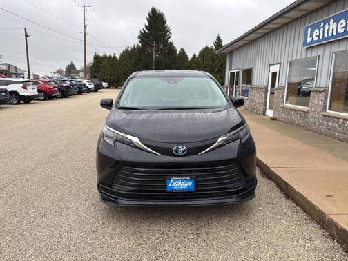 Black 2024 Toyota Sienna LE