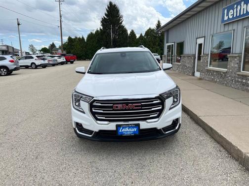 White 2024 GMC Terrain SLT